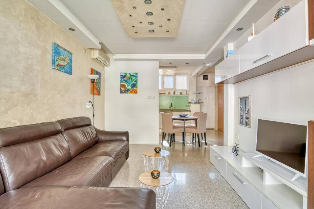 Cozy Nest Apartment- Central And Seaboard With Elevator Котор Екстериор снимка