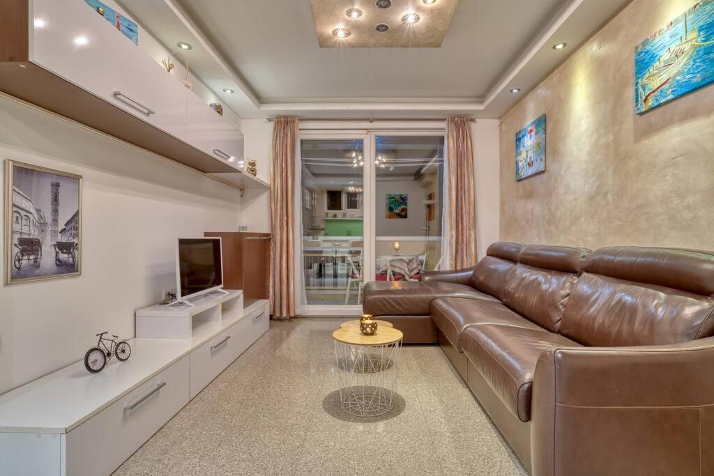 Cozy Nest Apartment- Central And Seaboard With Elevator Котор Екстериор снимка