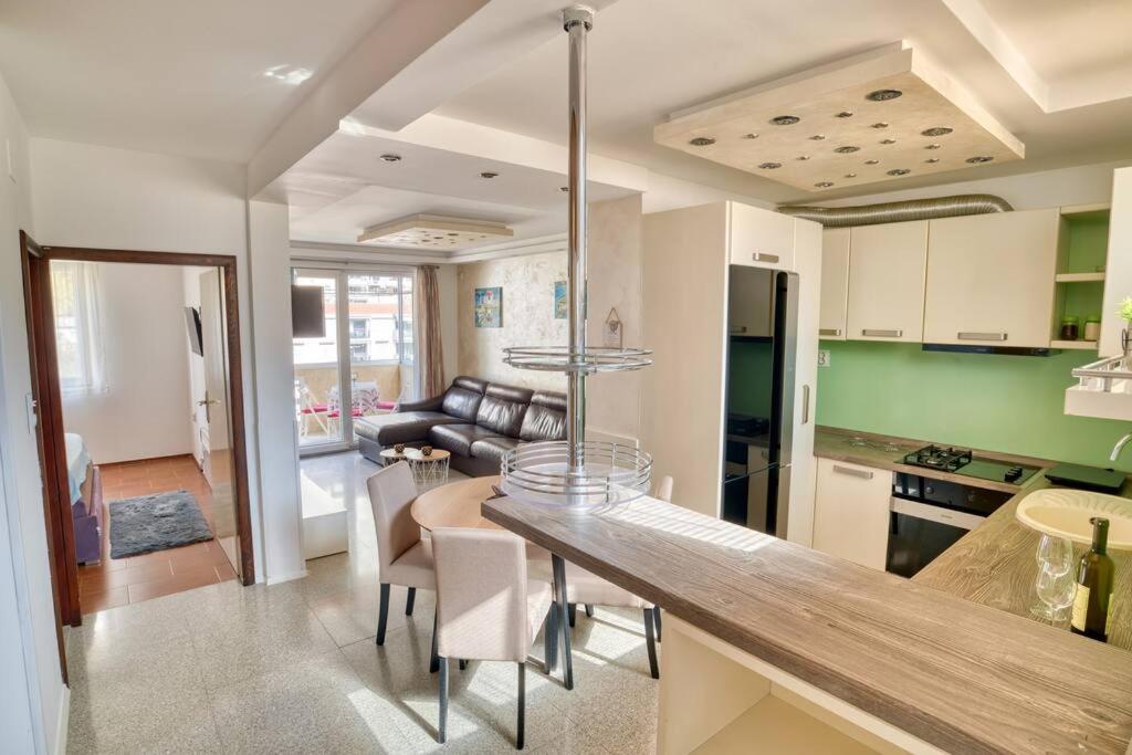 Cozy Nest Apartment- Central And Seaboard With Elevator Котор Екстериор снимка