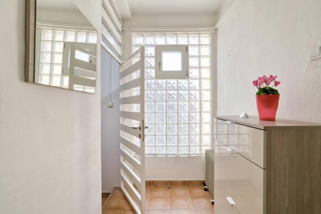 Cozy Nest Apartment- Central And Seaboard With Elevator Котор Екстериор снимка