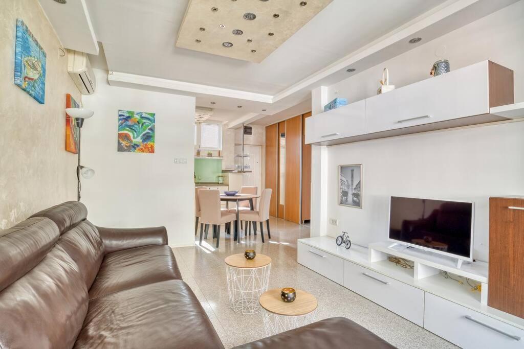 Cozy Nest Apartment- Central And Seaboard With Elevator Котор Екстериор снимка