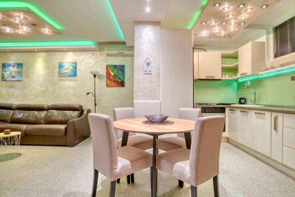 Cozy Nest Apartment- Central And Seaboard With Elevator Котор Екстериор снимка